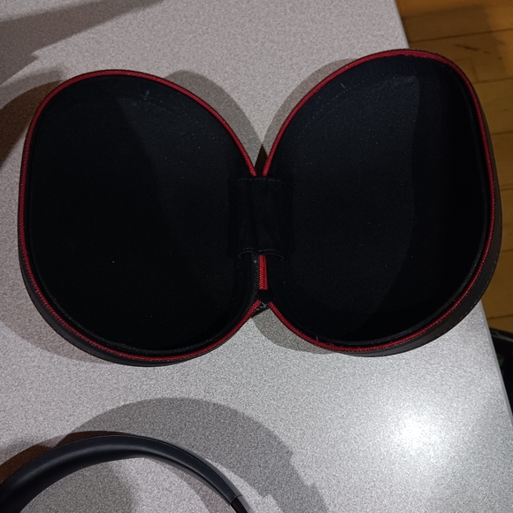 Beats - Picture 2 of 4